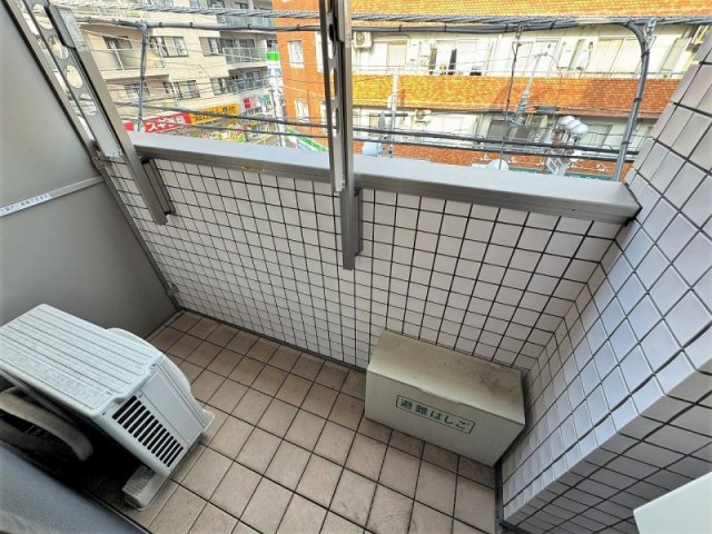 バルコニー　バルコニーからの眺めを楽しみながら食事をしませんか