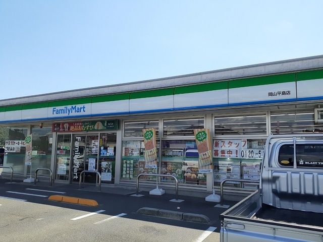 コンビニ　ファミリーマートさん（コンビニ）まで210m