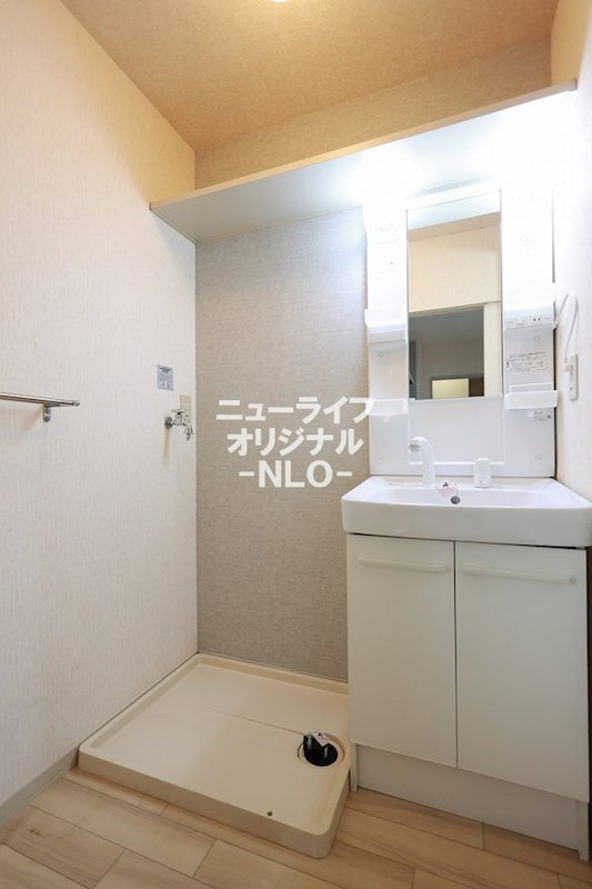 洗面設備　朝の忙しい時間に便利な独立洗面台！