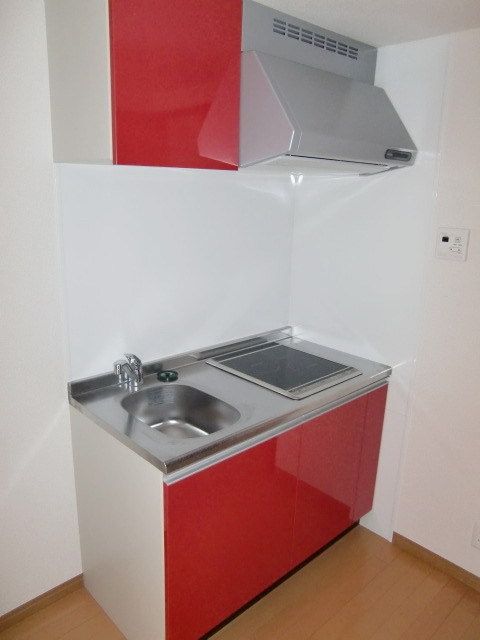 キッチン　便利な２口システムキッチン。