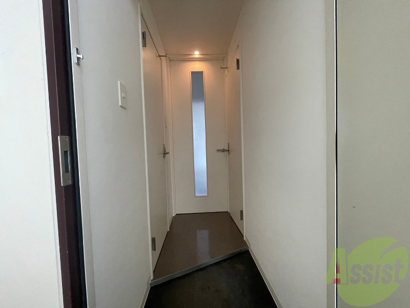 玄関　玄関です。ご覧の通り広々としていますね。