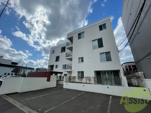 建物外観　札幌市北区北２４条西「エミアス」