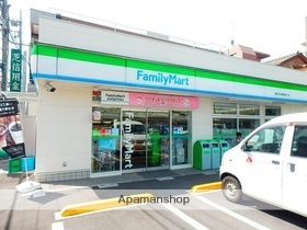 コンビニ　ファミリーマート（コンビニ）まで121m