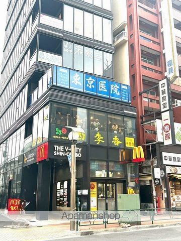 飲食店　マクドナルド新大久保店（飲食店）まで598m