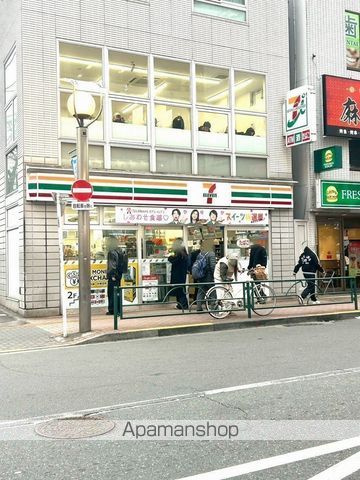 コンビニ　セブン－イレブン新大久保駅西店ｘ（コンビニ）まで496m