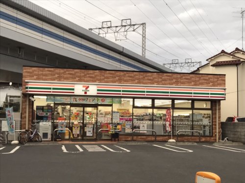 コンビニ　セブンイレブン葛飾柴又４丁目店（コンビニ）まで210m