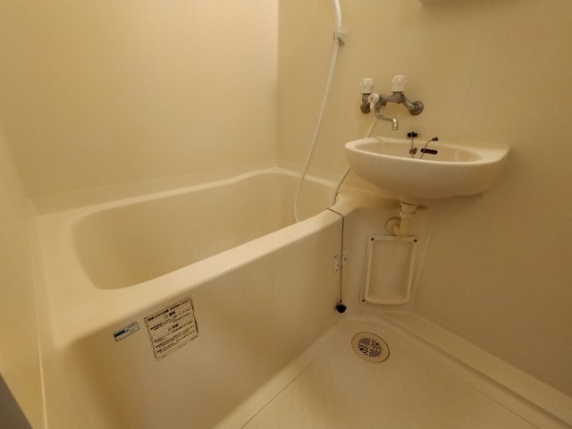 バス・シャワールーム　別部屋の写真を掲載してます。