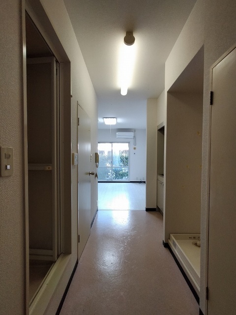 玄関　別部屋の写真を掲載してます。
