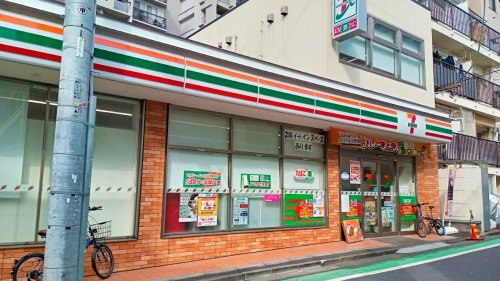 コンビニ　セブンイレブン 新宿大久保3丁目店（コンビニ）まで232m