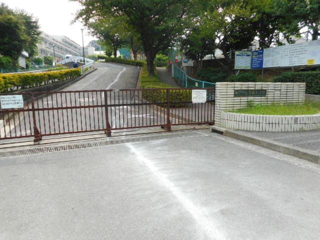 小学校　横浜市立上寺尾小学校（小学校）まで923m