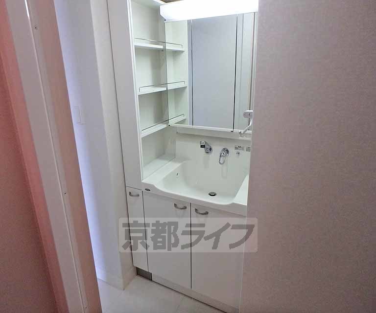 洗面設備　朝の支度はこちらでどうぞ