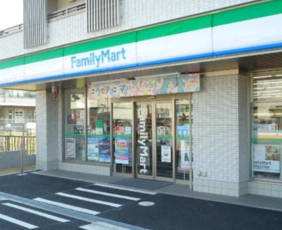 コンビニ　ファミリーマート あすまや与野本町駅前店（コンビニ）まで700m