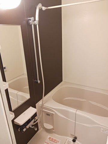 バス・シャワールーム　落ち着いた空間のお風呂です