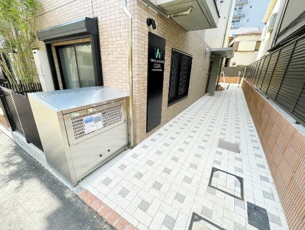 エントランス　落ち着いたエントランスです