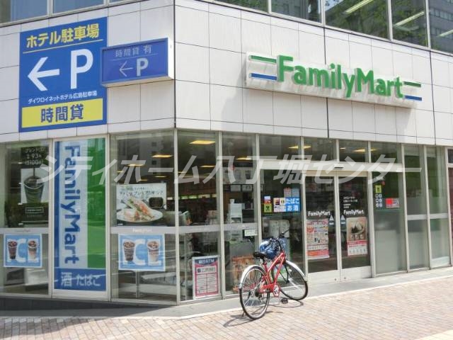 コンビニ　ファミリーマート広島ロイネット店（コンビニ）まで133m