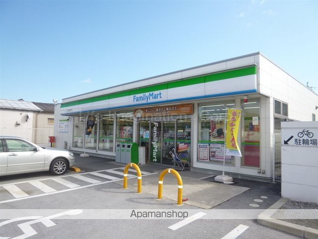 コンビニ　ファミリーマート（コンビニ）まで646m