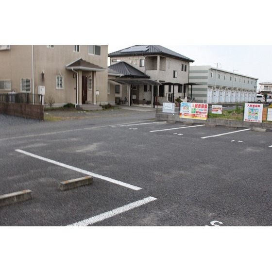 駐車場　駐車場に車を止められます