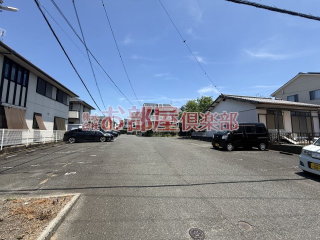 駐車場　駐車場があるので、車を買う予定の方も安心です