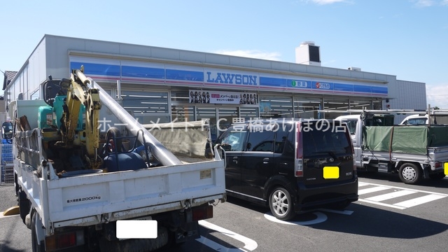 コンビニ　ローソン豊橋小松店（コンビニ）まで584m