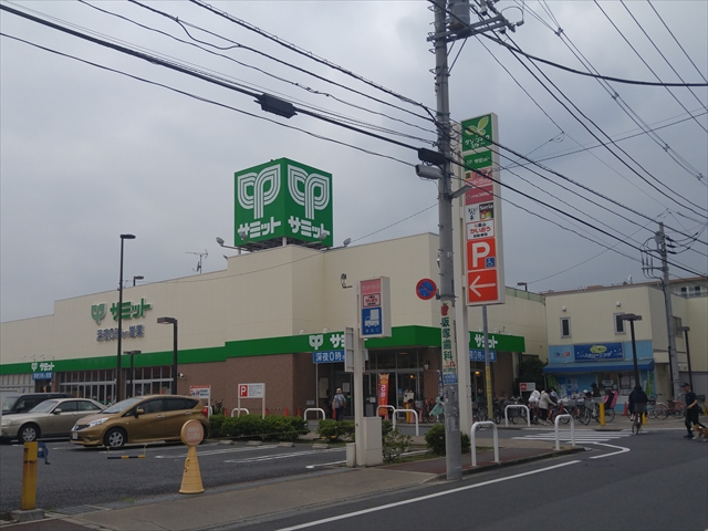 スーパー　サミットストア保木間店（スーパー）まで897m