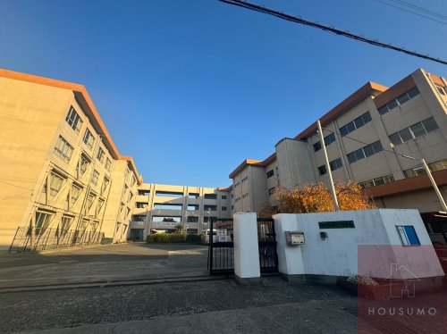 中学校　豊中市立第十二中学校（中学校）まで136m
