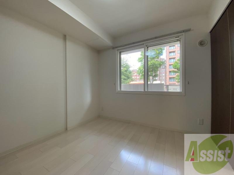 その他部屋・スペース　こちらのお部屋は光が差し込む、温かみのあるお部屋です。