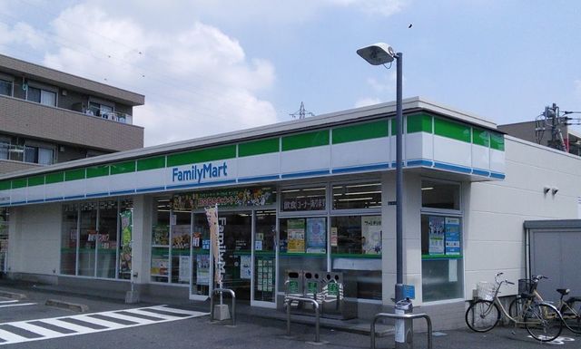コンビニ　ファミリーマートニック北加瀬三丁目店（コンビニ）まで855m