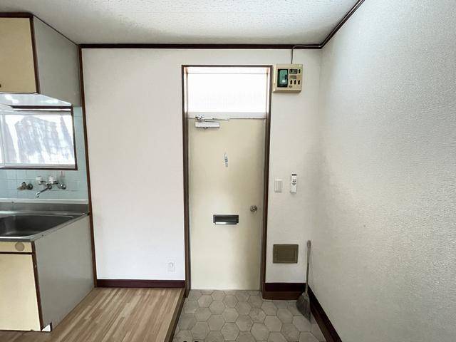 京成本線 京成高砂駅 徒歩13分 2階建 築44年の玄関写真