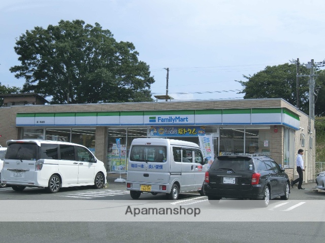 コンビニ　ファミリーマート（コンビニ）まで578m