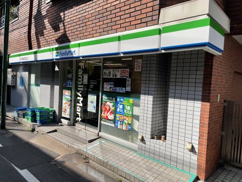 コンビニ　ファミリーマート 中目黒駅西口店（コンビニ）まで124m