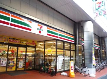 コンビニ　セブンイレブン（コンビニ）まで239m
