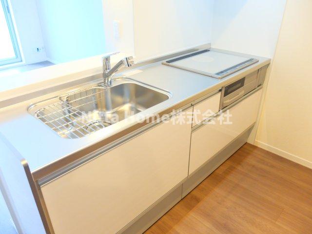 キッチン　３口コンロのＩＨキッチンがついたカウンターキッチンです〇