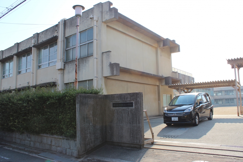 小学校　堺市立 浜寺昭和小学校（小学校）まで306m
