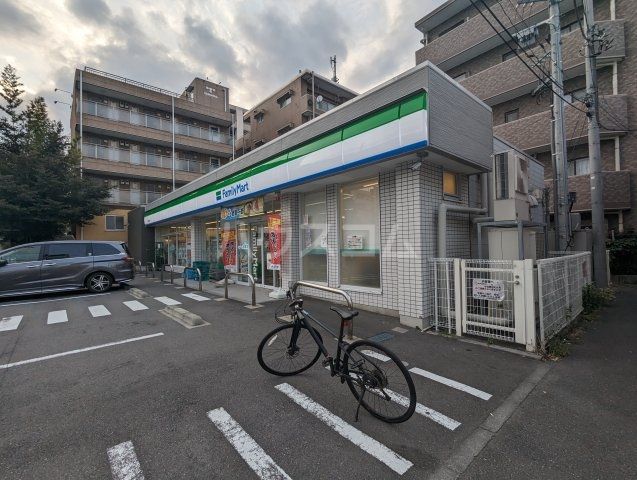 コンビニ　ファミリーマート　戸塚吉田町店（コンビニ）まで547m