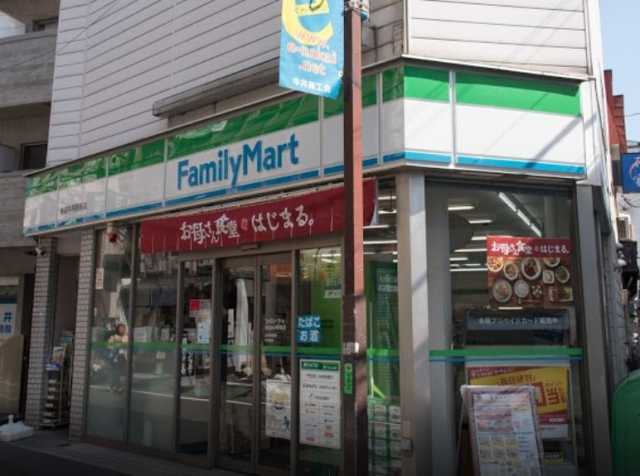 コンビニ　ファミリーマート　新宿中井駅前店（コンビニ）まで222m
