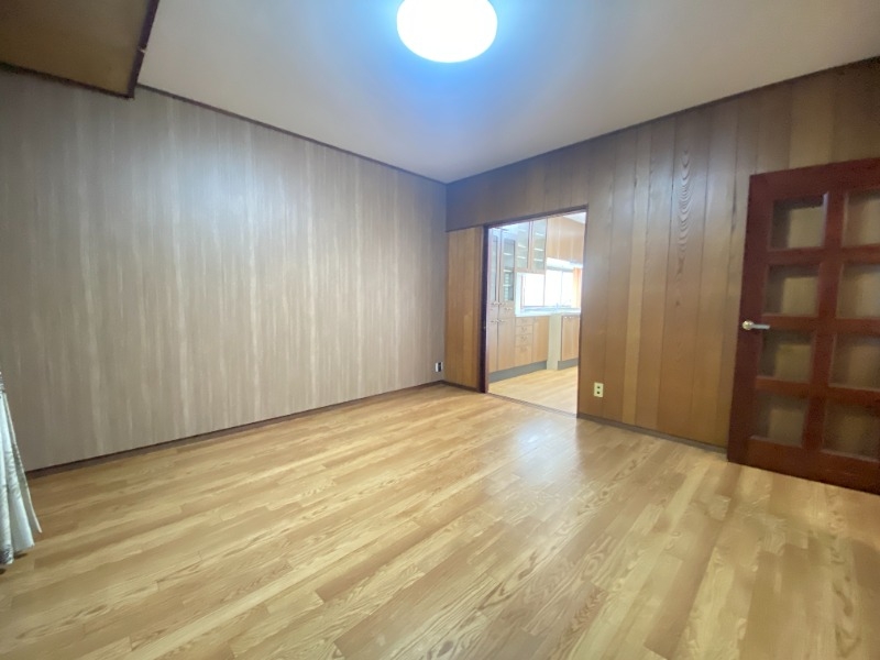 旭ヶ丘町山の手貸家の居間写真