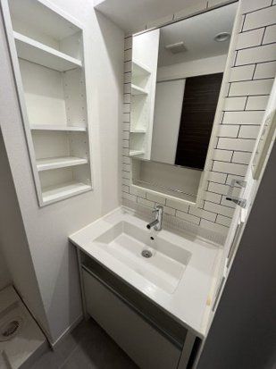 洗面設備　※同タイプの別のお部屋です。