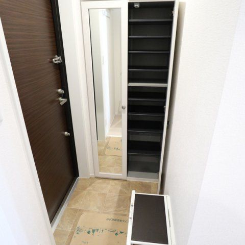 玄関　収納もある玄関です