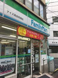 コンビニ　ファミリーマート アイズ高田馬場店（コンビニ）まで8m