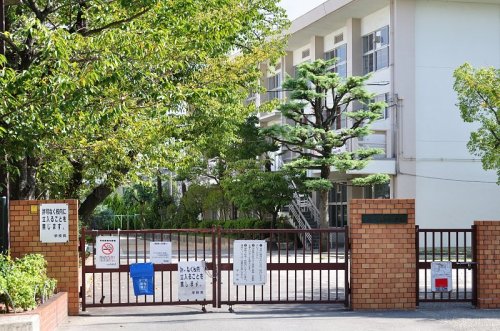 中学校　伊丹市立西中学校（中学校）まで1001m