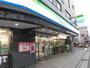 コンビニ　ファミリーマート（コンビニ）まで246m