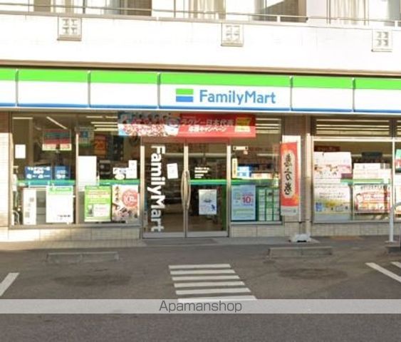 コンビニ　ファミリーマート（コンビニ）まで181m