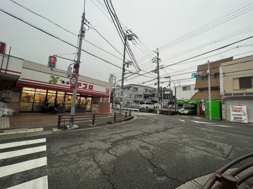 スーパー　食品館アプロ 豊中春日店（スーパー）まで215m