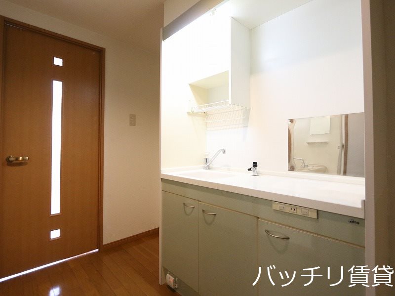 キッチン　同型タイプの為、現状を優先致します。