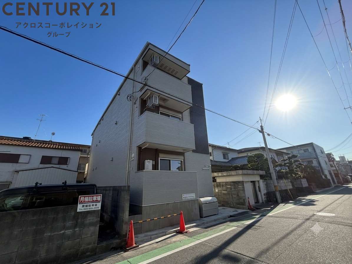 建物外観　オートロックで外部の人間が簡単に出入りできないため安心です。