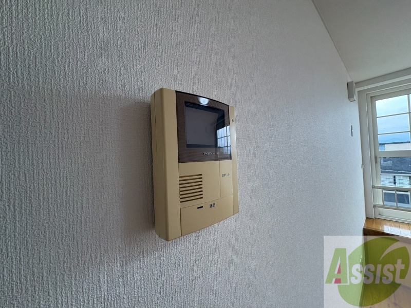 セキュリティ　ＴＶモニター付インターホンです。来客者の顔が見えるので安心！