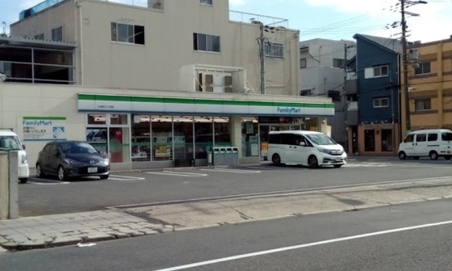 コンビニ　ファミリーマート今津中三丁目店（コンビニ）まで401m