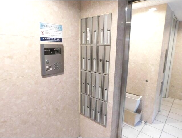 セキュリティ　不審者、勧誘員をシャットアウトできるオートロックです♪