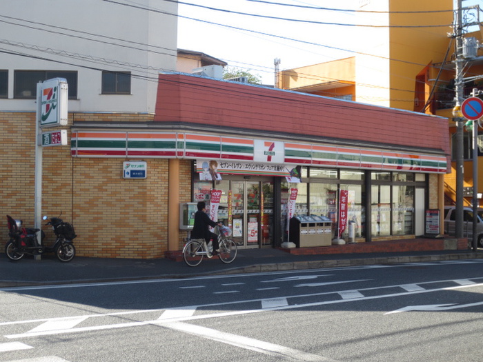 コンビニ　セブンイレブン横浜小机店（コンビニ）まで450m