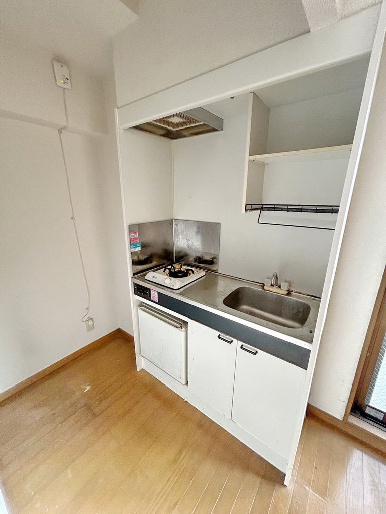 キッチン　※同お建物の同フロア同間取りの反転部屋です。イメージです。